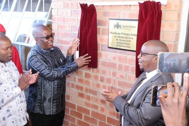 Gauteng Premier Panyaza Lesufi alongside Education MEC Matome Chiloane officially launched Mayibuye Primary School in Tembisa (7 February 2024)
